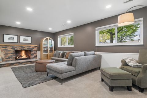 Tiny photo for 2305 N Williamsburg Street, Arlington Heights, IL 60004 (MLS # 12636087)