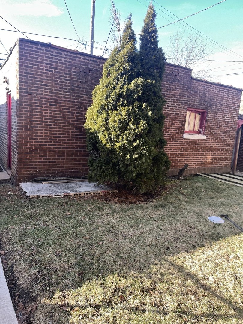 7824 S Ridgeland Avenue