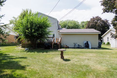 Tiny photo for 824 S Mckinley Avenue, Kankakee, IL 60901 (MLS # 12443113)