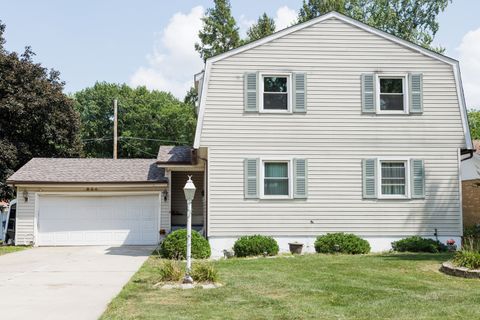 Tiny photo for 824 S Mckinley Avenue, Kankakee, IL 60901 (MLS # 12443113)