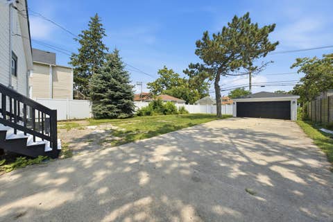 Tiny photo for 9925 S Beverly Avenue, Chicago, IL 60643 (MLS # 12713726)