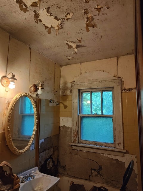 Tiny photo for 10802 W York House Road, Beach Park, IL 60087 (MLS # 12740071)