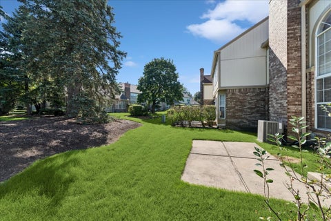 Tiny photo for 125 Alsace Court, Bloomingdale, IL 60108 (MLS # 12770941)