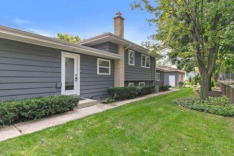 Tiny photo for 465 Cottage Avenue, Glen Ellyn, IL 60137 (MLS # 12555057)
