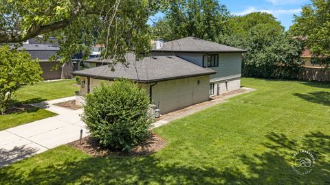 Tiny photo for 18W088 Claremont Drive, Darien, IL 60561 (MLS # 12685093)