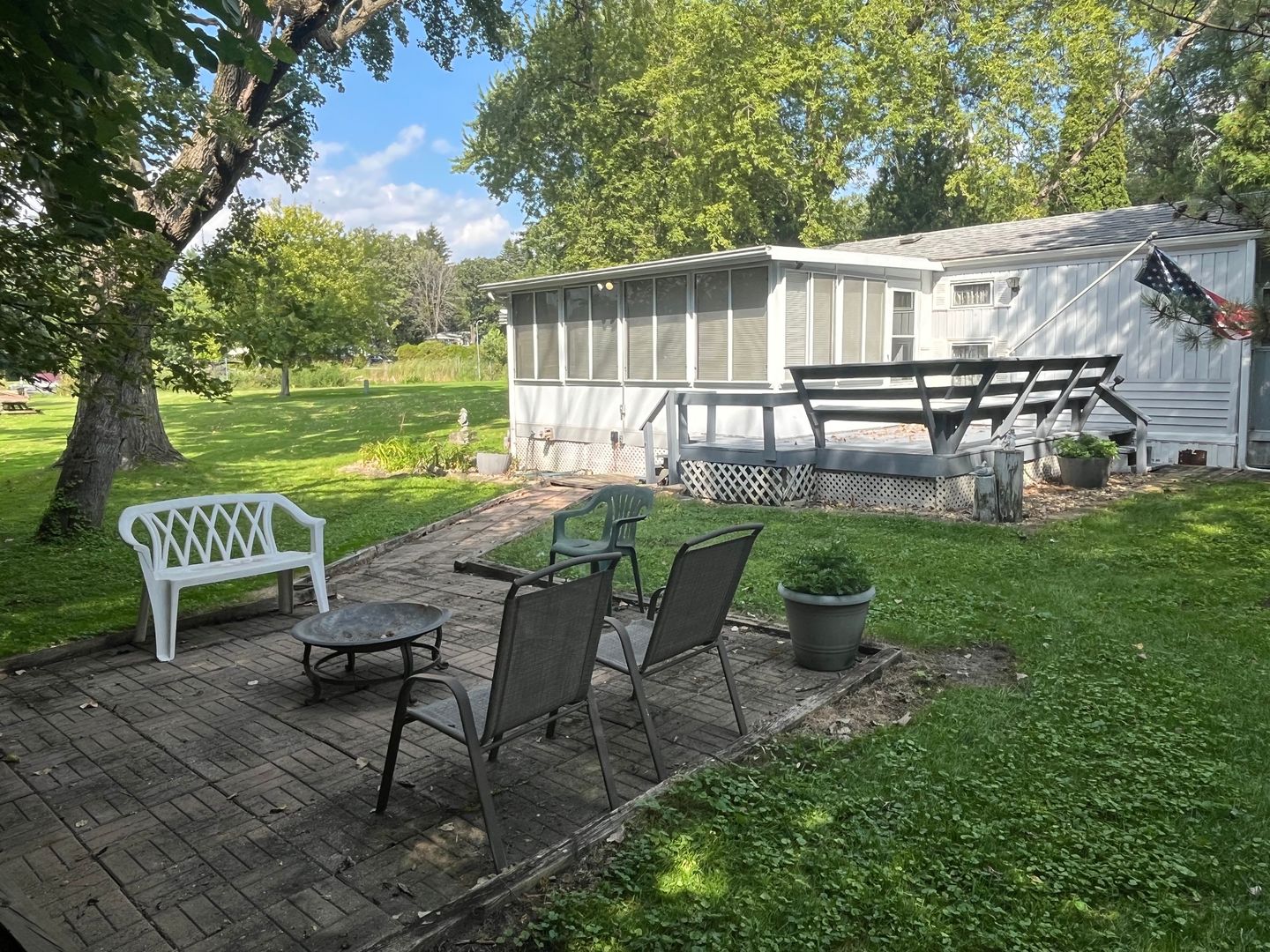 1009 Bay Road 10