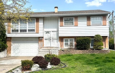 Photo of 16001 AVALON Avenue, South Holland, IL 60473 (MLS # 12548268)