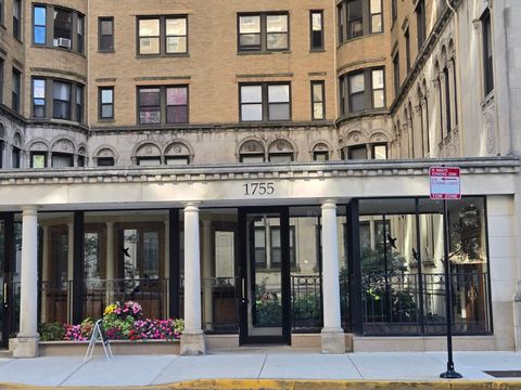 1755 E 55th Street 203 Chicago IL 60615