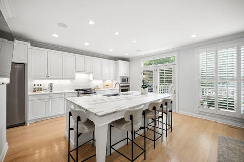 Tiny photo for 1842 Admiral Court, Glenview, IL 60026 (MLS # 12707137)