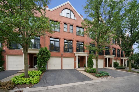 Photo of 1842 Admiral Court, Glenview, IL 60026 (MLS # 12707137)