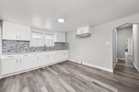 Tiny photo for 27 E 117th Place, Chicago, IL 60628 (MLS # 12505261)