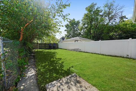 Tiny photo for 27 E 117th Place, Chicago, IL 60628 (MLS # 12505261)