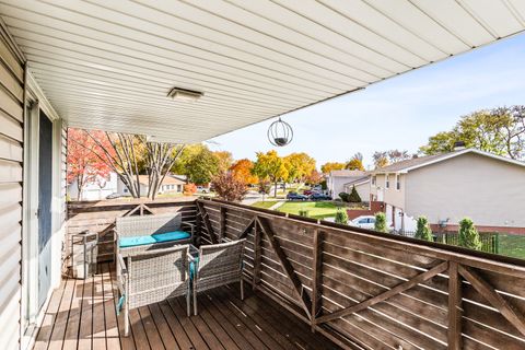 Tiny photo for 1585 W Oakmont Road, Hoffman Estates, IL 60169 (MLS # 12536023)