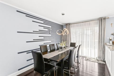 Tiny photo for 1585 W Oakmont Road, Hoffman Estates, IL 60169 (MLS # 12536023)