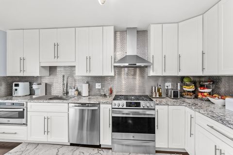 Tiny photo for 1585 W Oakmont Road, Hoffman Estates, IL 60169 (MLS # 12536023)