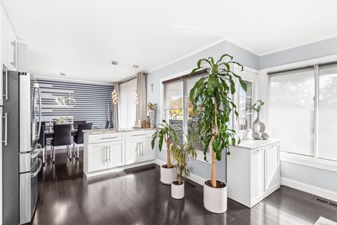 Tiny photo for 1585 W Oakmont Road, Hoffman Estates, IL 60169 (MLS # 12536023)