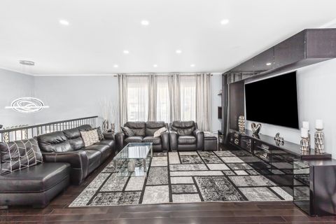 Tiny photo for 1585 W Oakmont Road, Hoffman Estates, IL 60169 (MLS # 12536023)