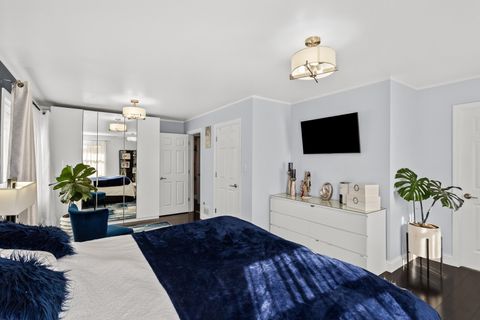 Tiny photo for 1585 W Oakmont Road, Hoffman Estates, IL 60169 (MLS # 12536023)