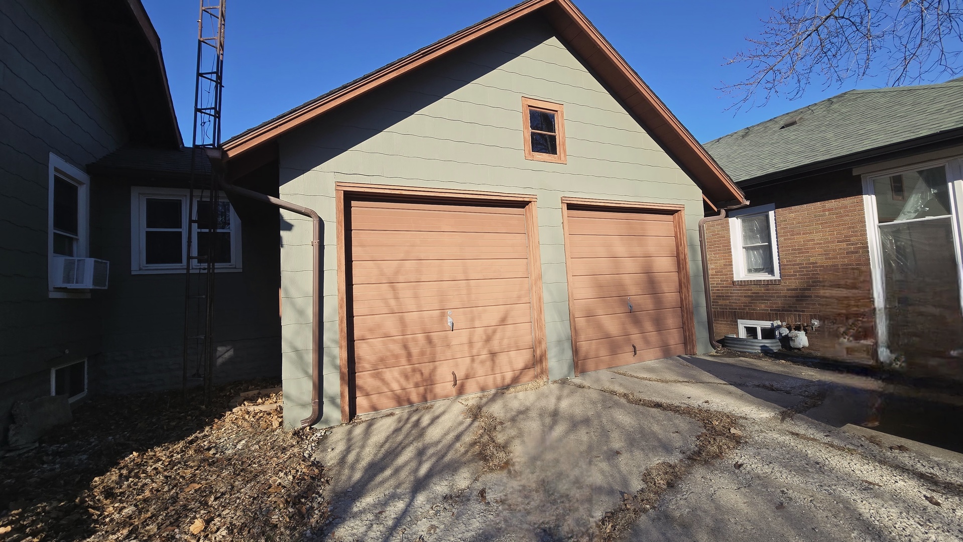 595 W Bridge Street