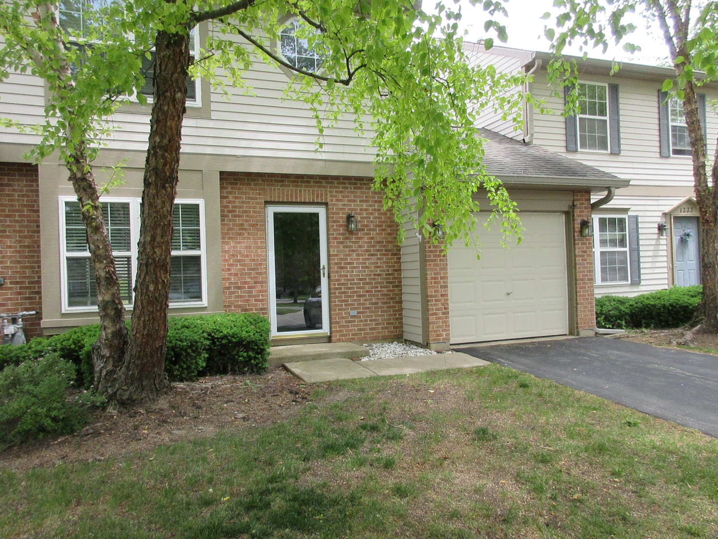 1225 N Village Drive