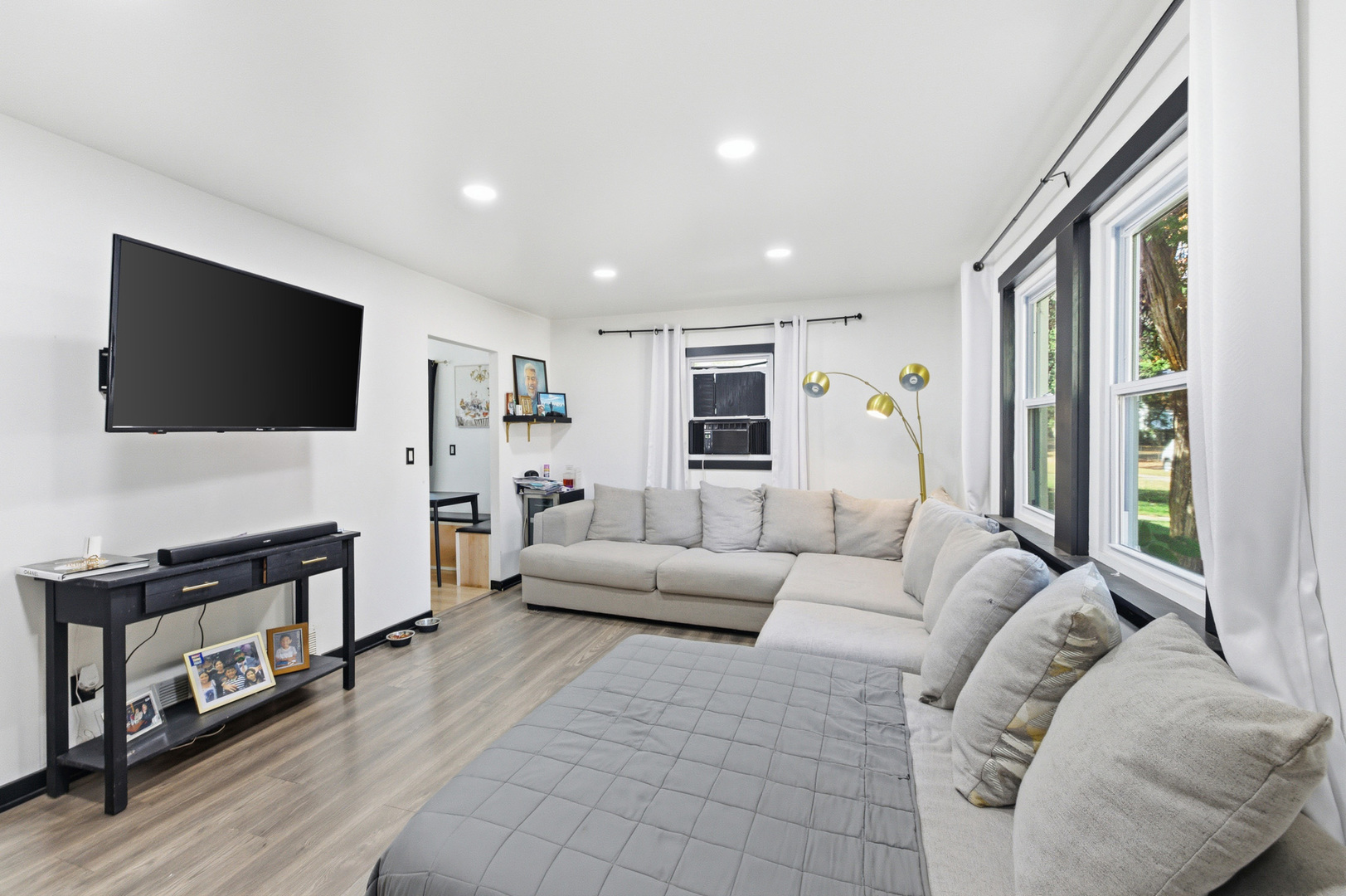 2804 Gladstone Avenue