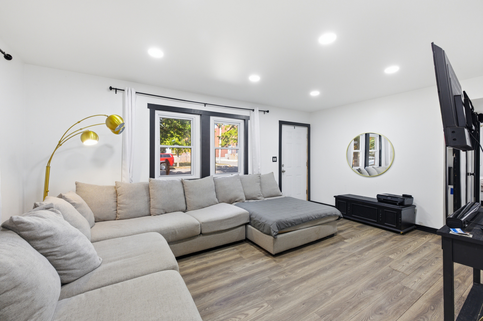 2804 Gladstone Avenue