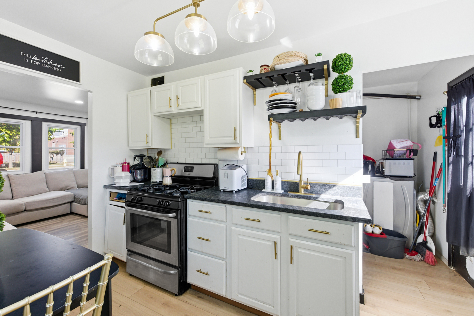 2804 Gladstone Avenue