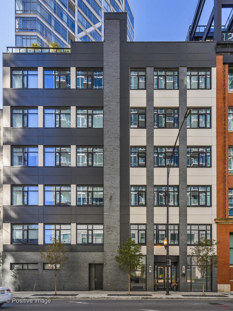 668 N Kingsbury Street 206