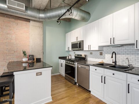 Tiny photo for 900 N KINGSBURY Street #716, Chicago, IL 60610 (MLS # 12454868)