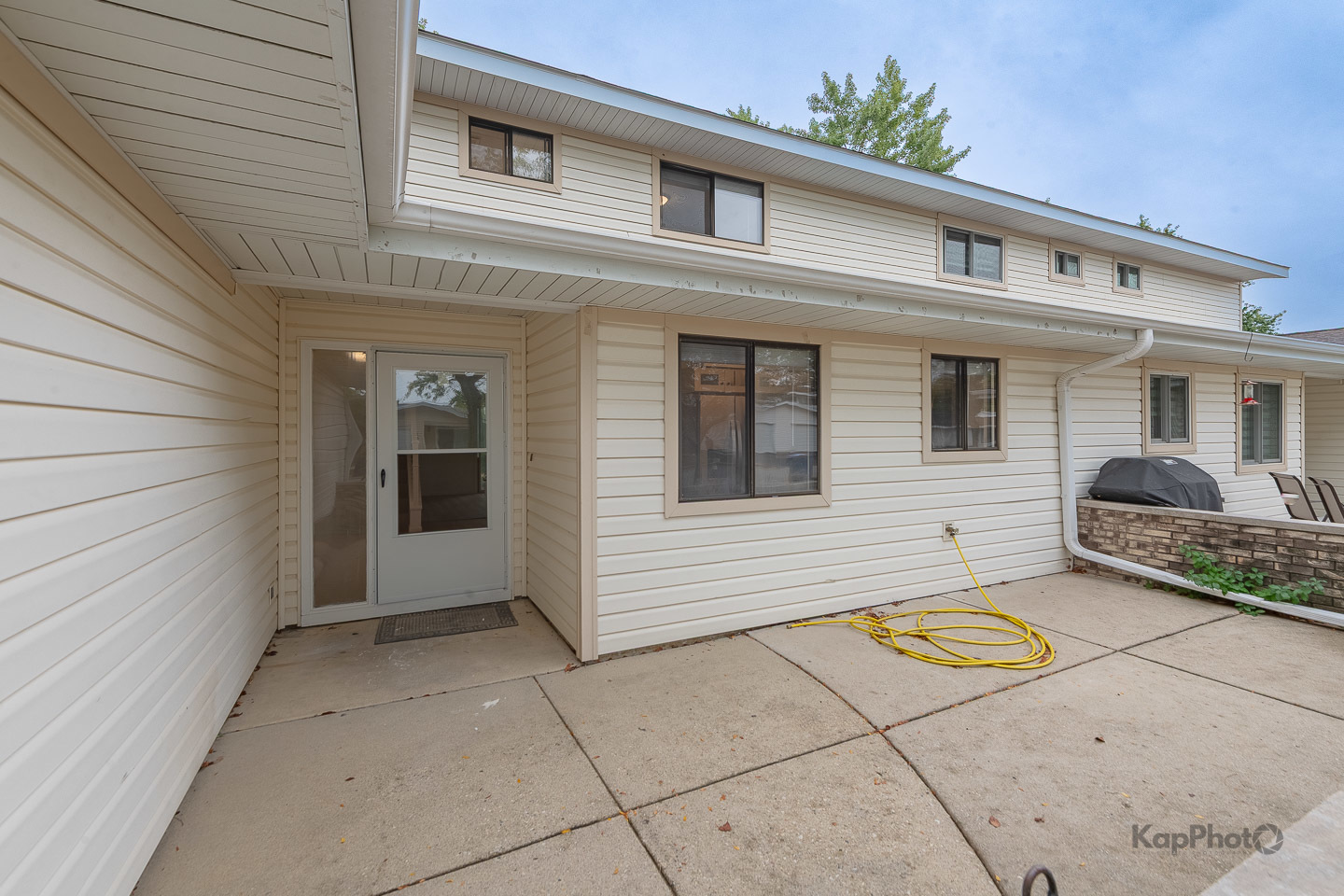 1087 Mohegan Lane
