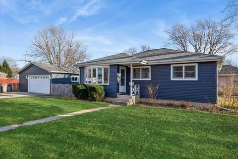 Photo of 281 N Shaddle Avenue, Mundelein, IL 60060 (MLS # 12520993)