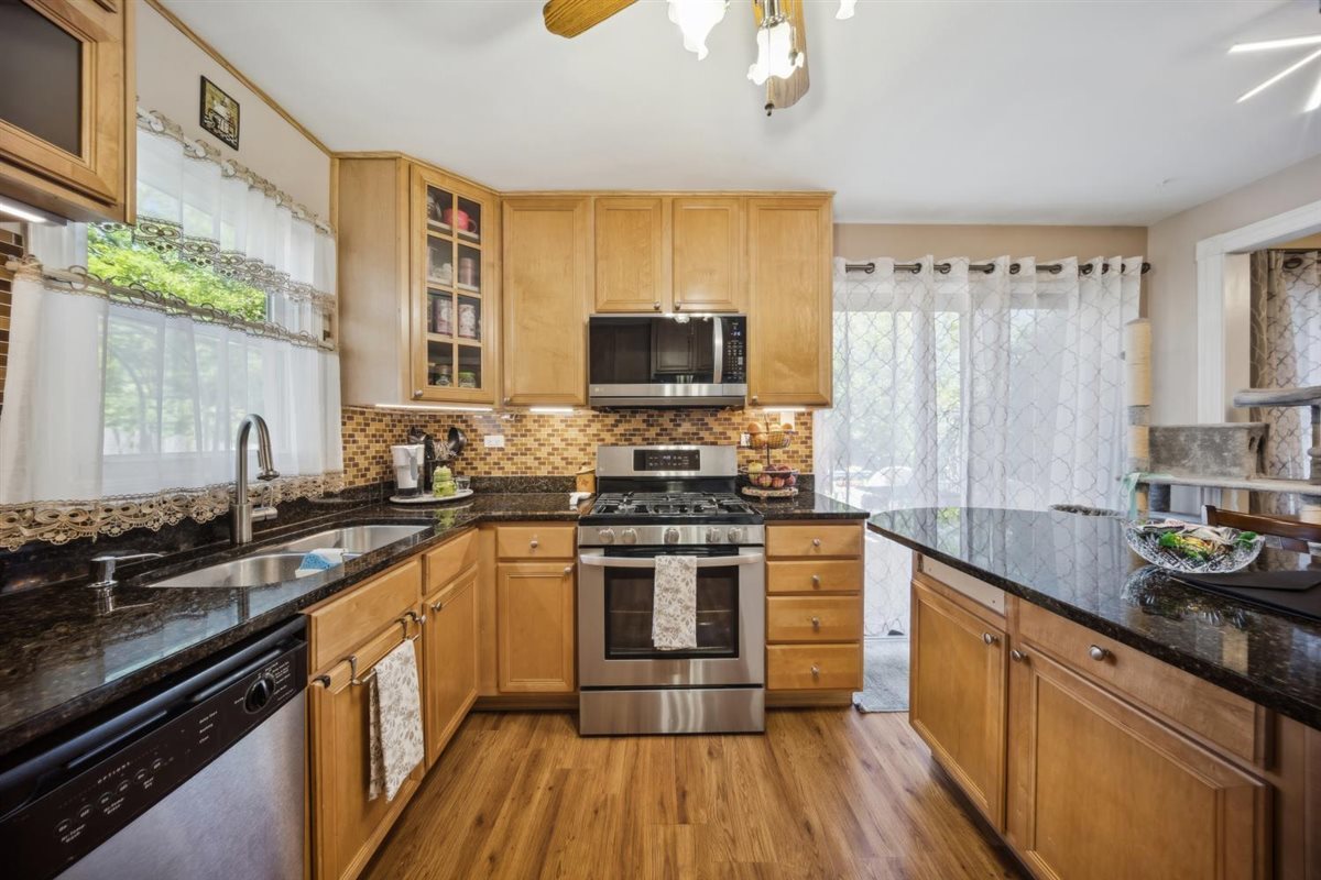 2121 PEPPERWOOD Lane 0