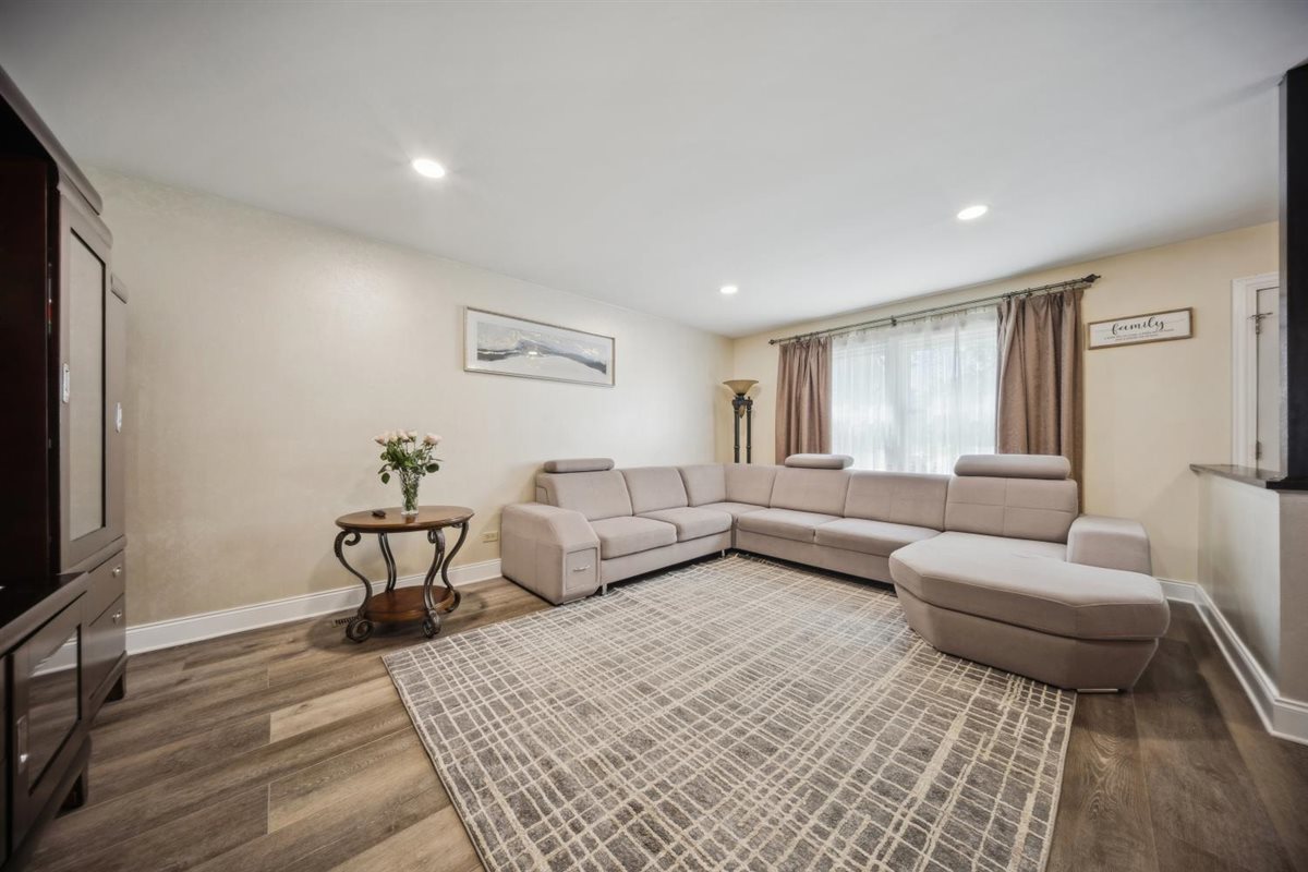 2121 PEPPERWOOD Lane 0