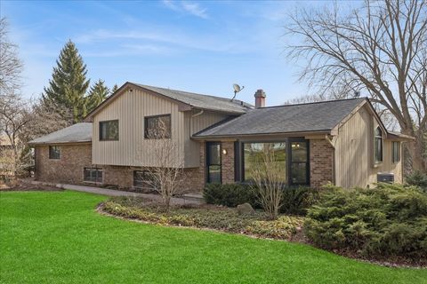 Photo of 220 N Shannon Drive, Woodstock, IL 60098 (MLS # 12601694)