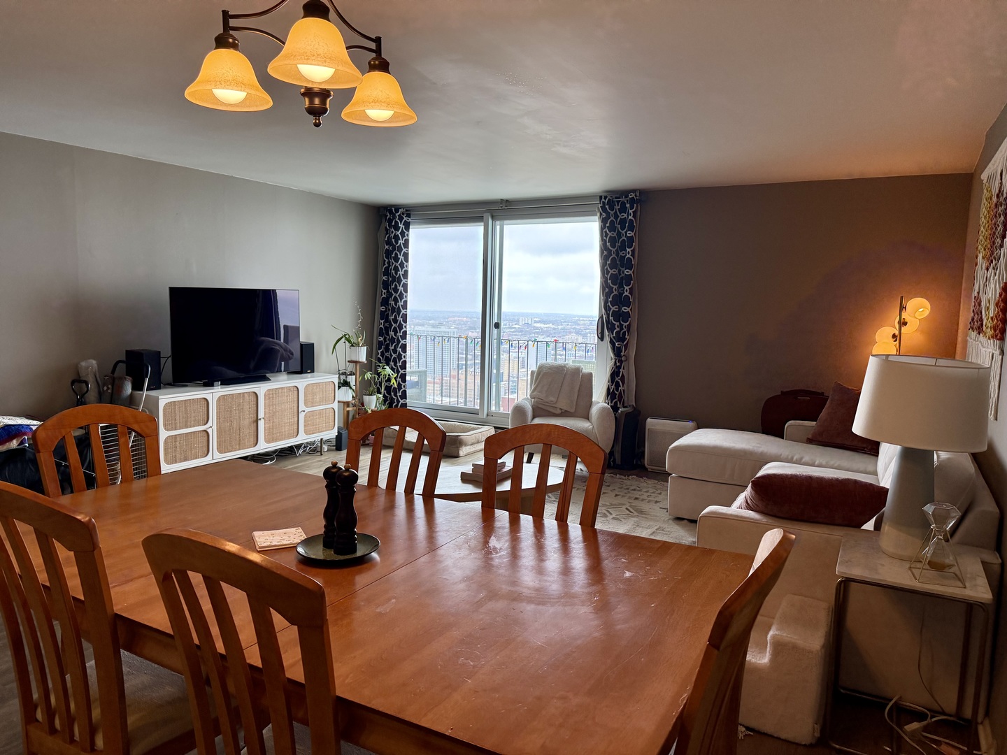 6033 N Sheridan Road 35K