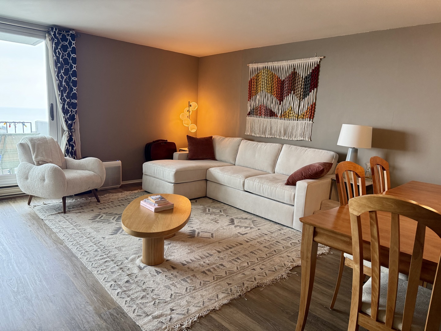 6033 N Sheridan Road 35K