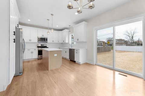 Tiny photo for 25W275 Doris Avenue, Carol Stream, IL 60188 (MLS # 12608407)