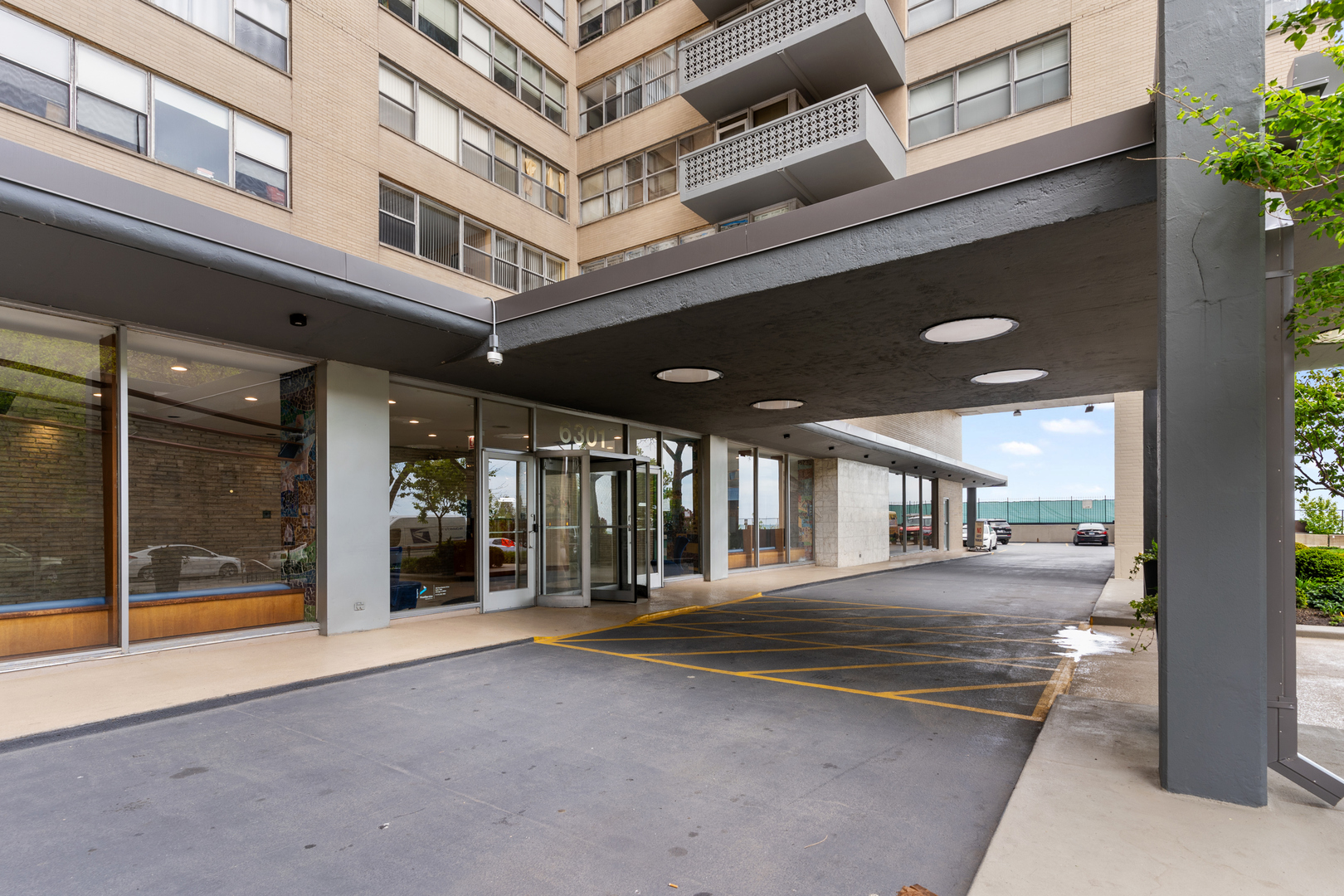 6301 N Sheridan Road 11D