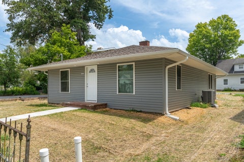 Tiny photo for 103 S Forest Avenue, Carbondale, IL 62901 (MLS # 12785168)