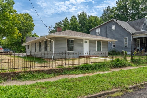 Tiny photo for 103 S Forest Avenue, Carbondale, IL 62901 (MLS # 12785168)