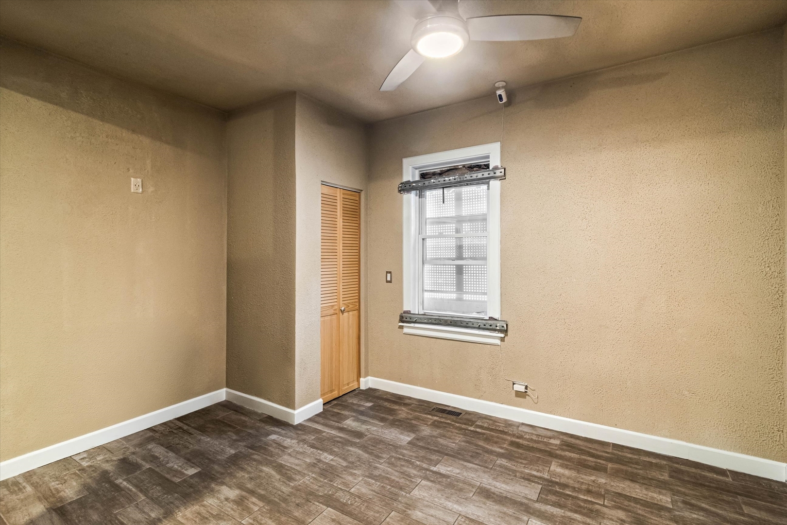 10524 S LaSalle Street