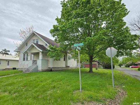 Photo of 1201 E Noleman Street, Centralia, IL 62801 (MLS # EB458211)