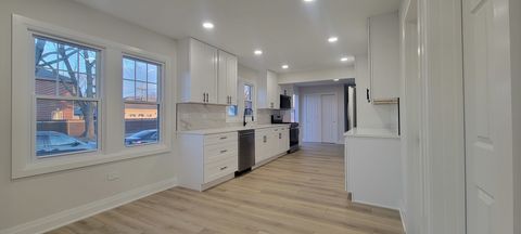 Tiny photo for 7501 W Winnemac Avenue, Harwood Heights, IL 60706 (MLS # 12579818)