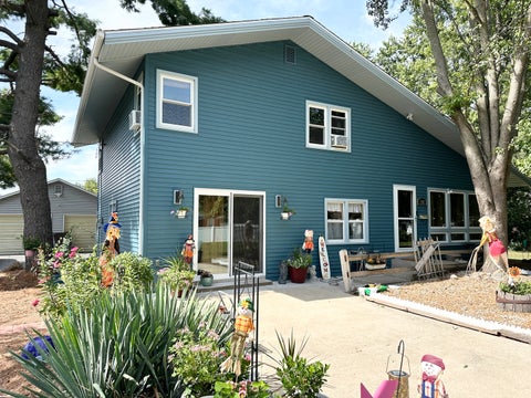 Photo of 320 E Lincoln Avenue, Watseka, IL 60970 (MLS # 12715454)