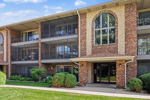 Photo of 8842 W 140th Street #2B, Orland Park, IL 60462 (MLS # 12745527)