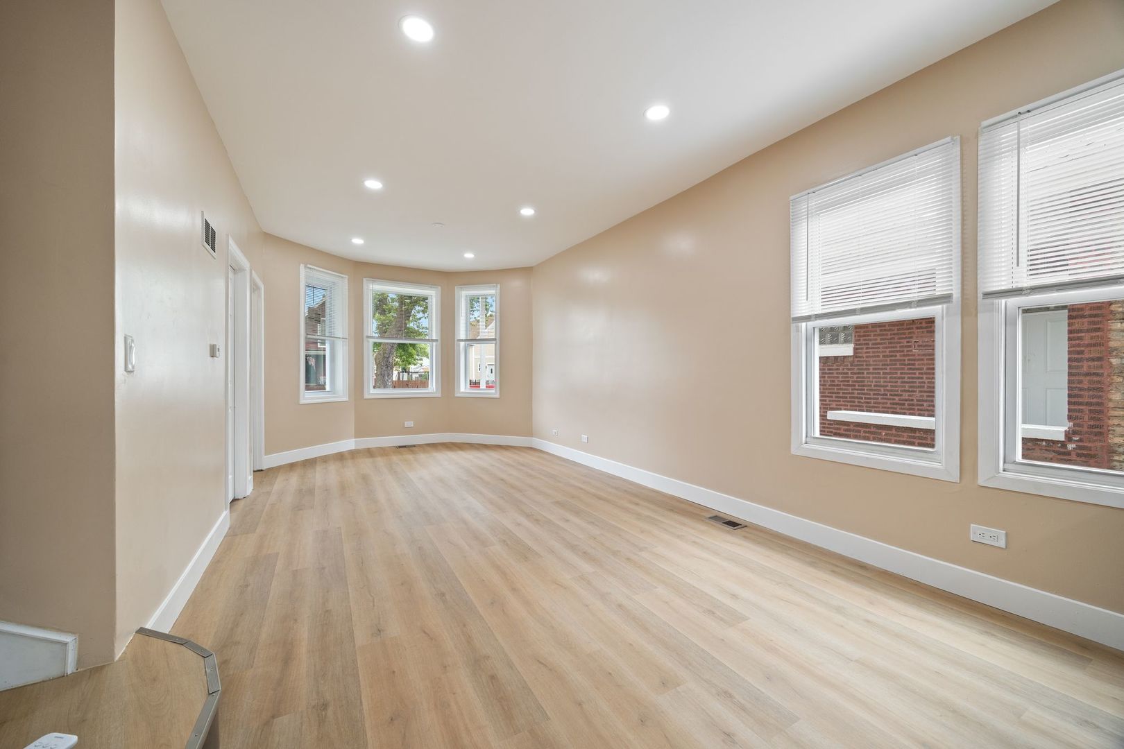 5029 W Superior Street