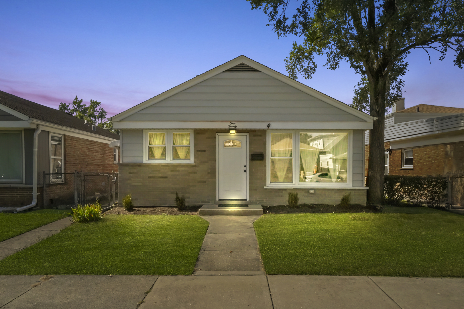 120 HYDE PARK Avenue