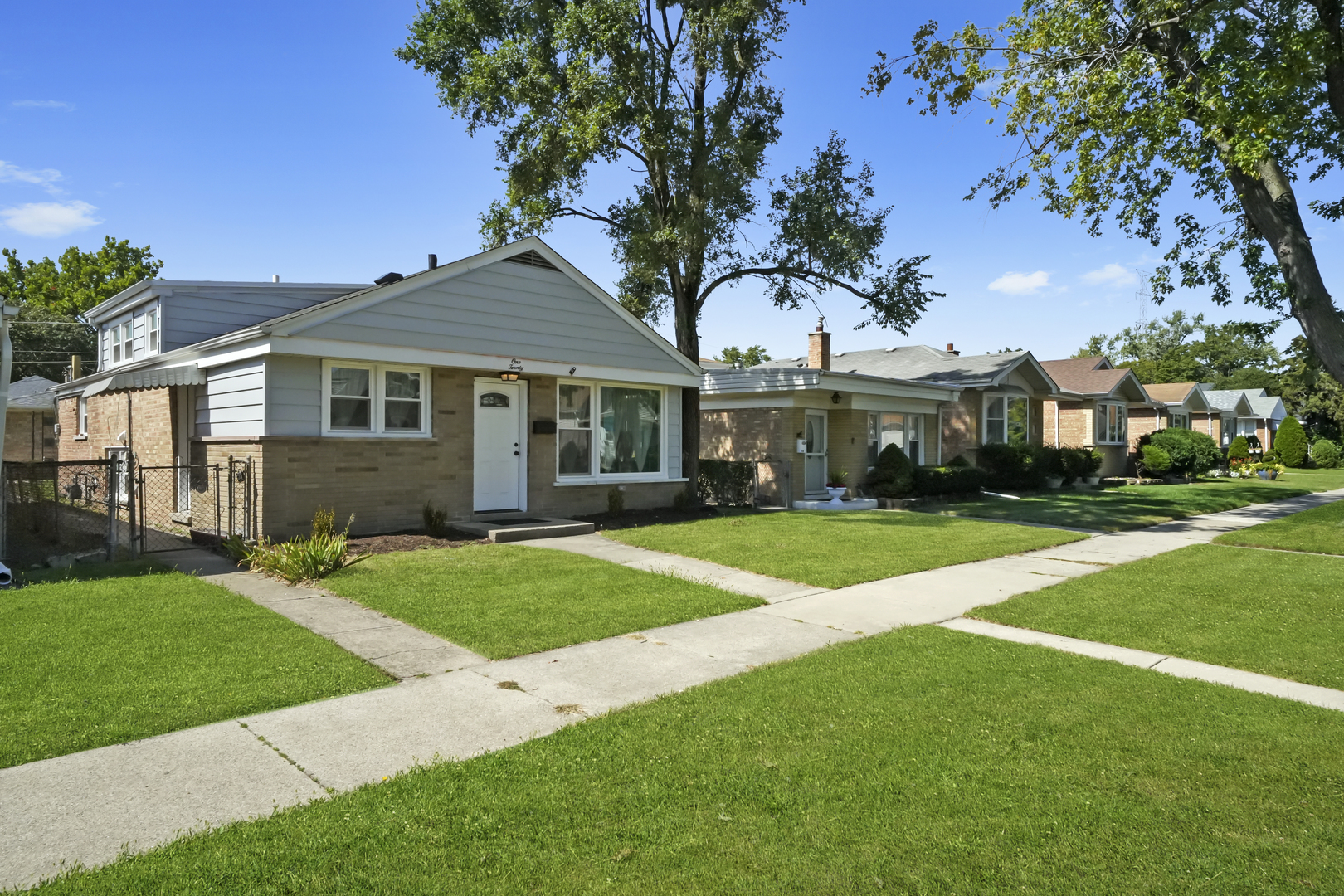 120 HYDE PARK Avenue