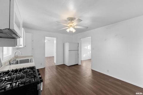 Tiny photo for 3221 66TH Avenue, Moline, IL 61265 (MLS # QC4269680)