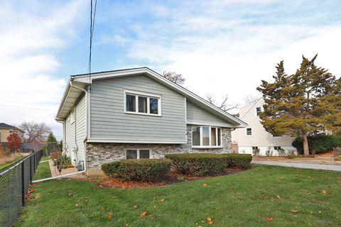 Tiny photo for 336 N Dalewood Avenue, Wood Dale, IL 60191 (MLS # 12494006)